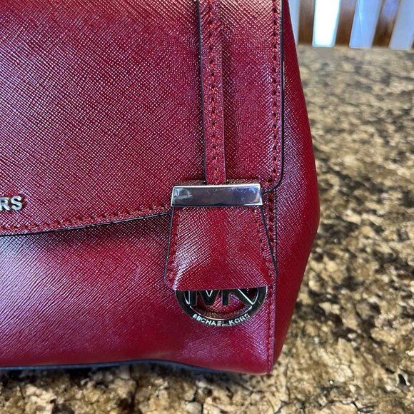 BEAUTIFUL BRIGHT RED MICHAEL KORS PURSE - Picture 2 of 6